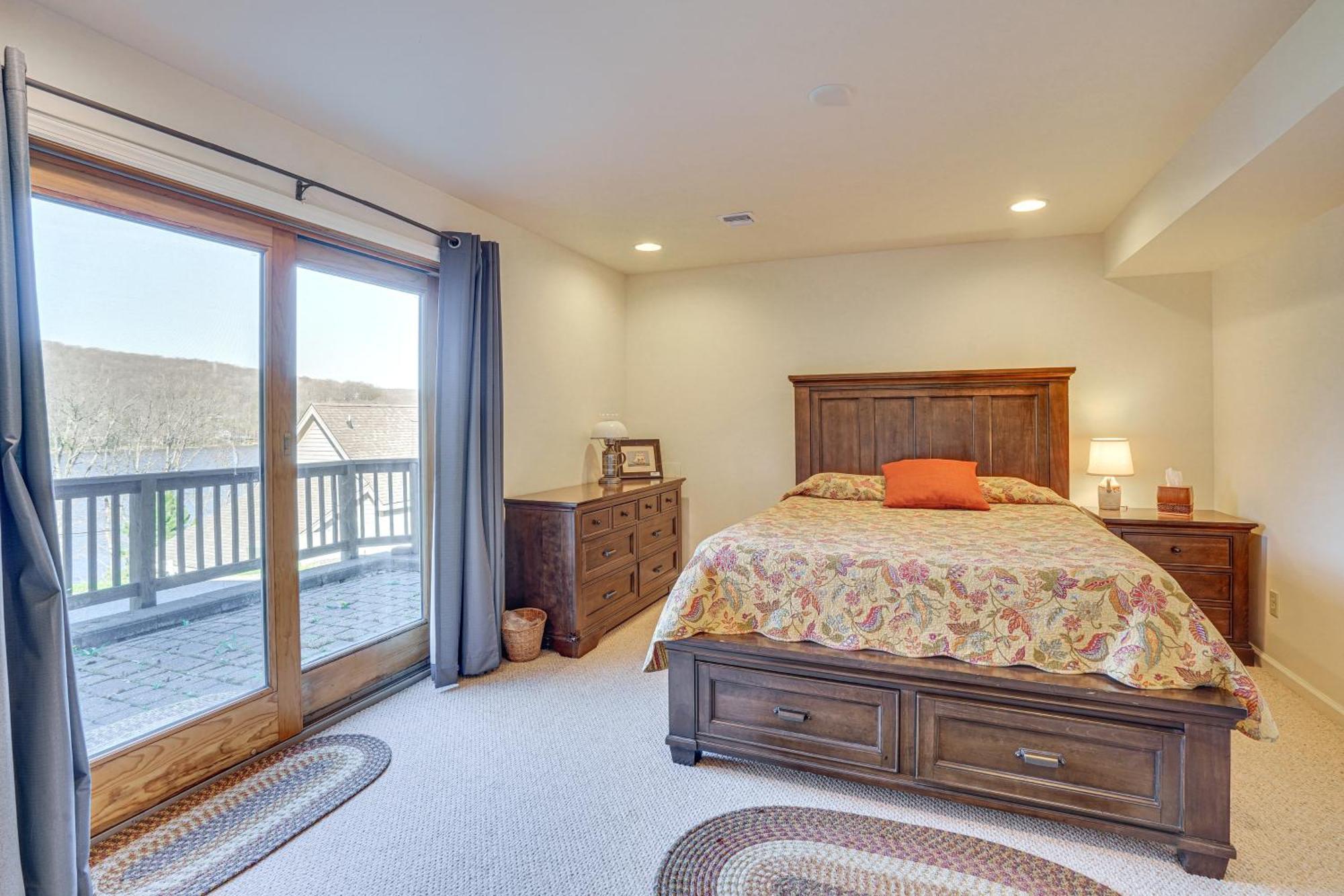 Deep Creek Lake Townhome With Deck And Water Views Oakland ภายนอก รูปภาพ