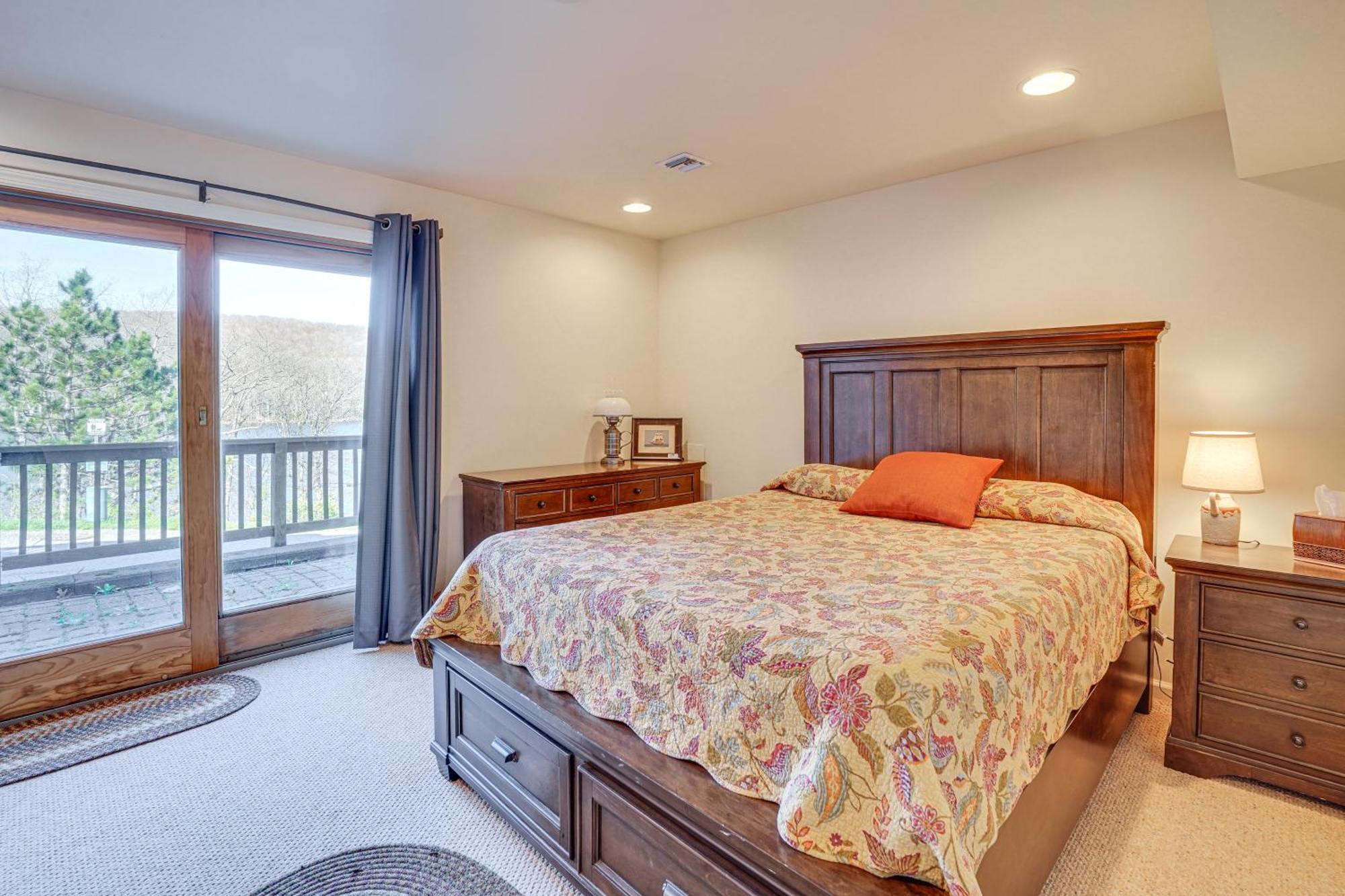 Deep Creek Lake Townhome With Deck And Water Views Oakland ภายนอก รูปภาพ