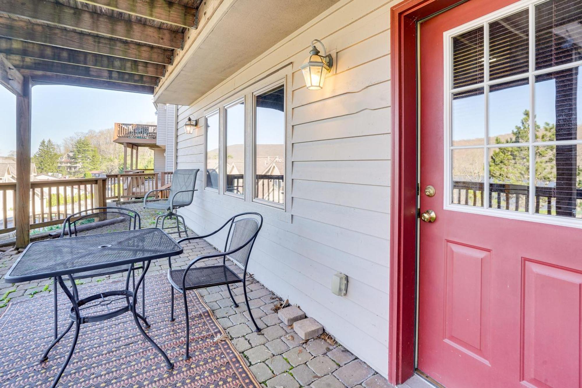 Deep Creek Lake Townhome With Deck And Water Views Oakland ภายนอก รูปภาพ