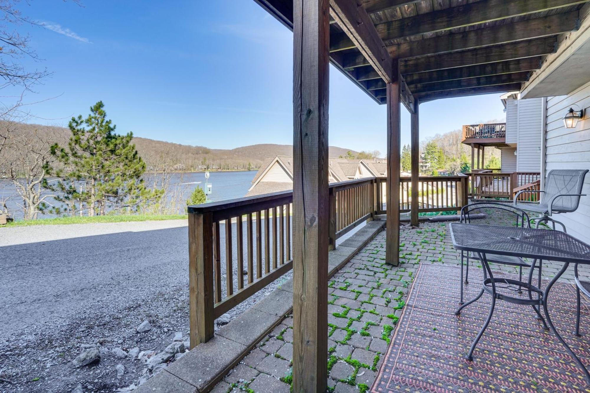 Deep Creek Lake Townhome With Deck And Water Views Oakland ภายนอก รูปภาพ